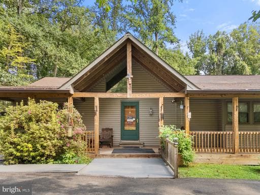 5662 LINDEN COURT - Photo 1