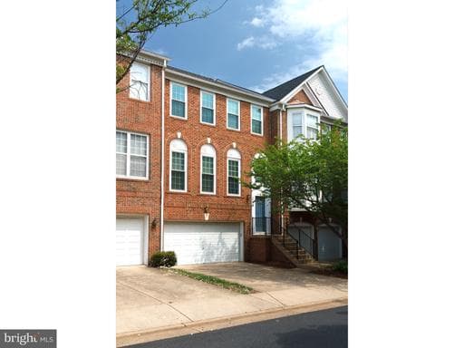 2959 Hunters Branch Rd, Fairfax, VA 22031-6015, United States - Photo 1