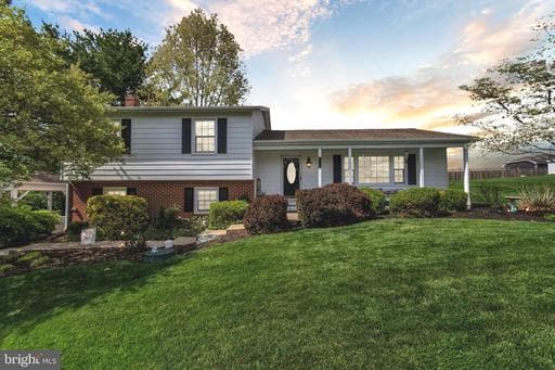 716 WOODSIDE DRIVE - Photo 1