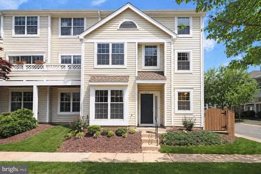 5133 Castle Harbor Way, Centreville, VA 20120-4143, United States - Photo 1