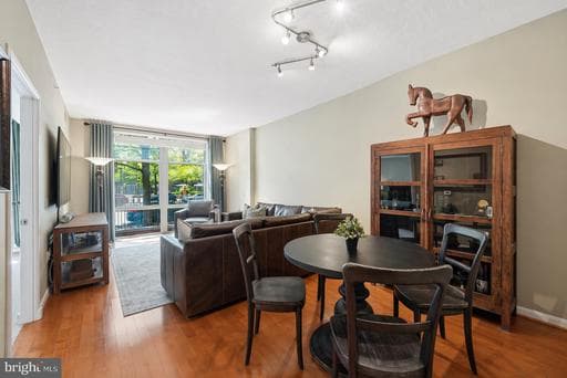 1021 N GARFIELD STREET 139 - Photo 1