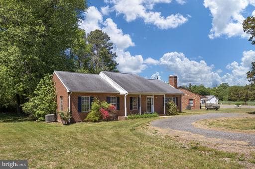 4 SWAN DRIVE - Photo 1