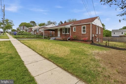 5013 MINEOLA ROAD - Photo 1
