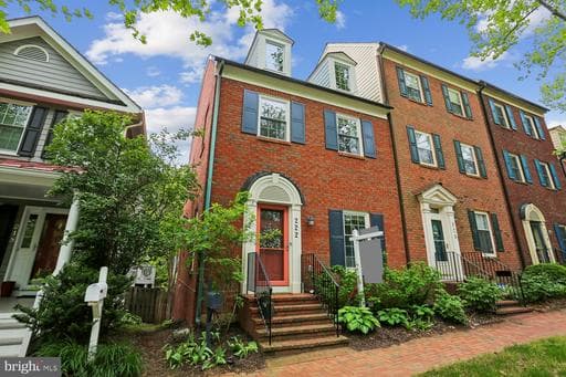 222 BECKWITH STREET - Photo 1