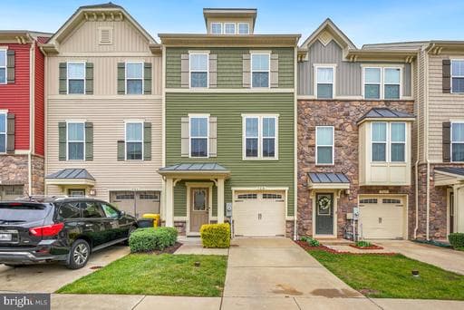 729 Ravenwood Dr, Glen Burnie, MD 21060-7695, United States - Photo 1