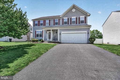 205 SOLAR DRIVE - Photo 1