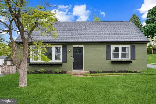 705 LONGVIEW AVENUE - Photo 1
