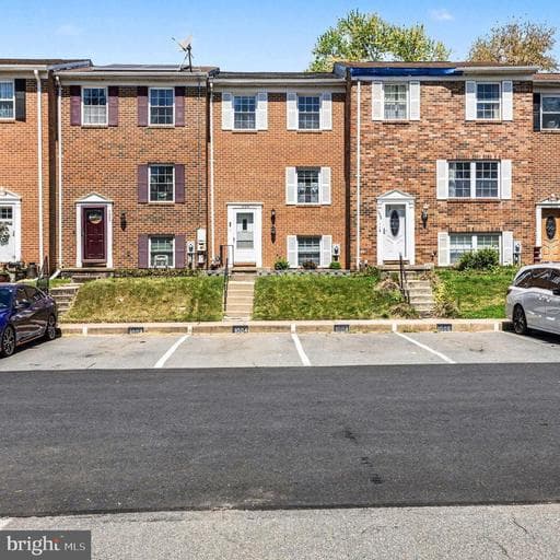 1004 LAKE FRONT DRIVE - Photo 1