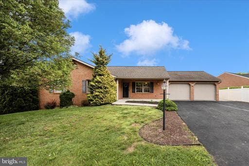 235 MONTCLAIR COURT - Photo 1