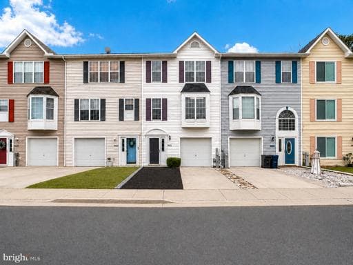 9422 SEA BREEZE COURT - Photo 1