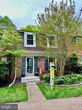 5230 LONSDALE DRIVE - Photo 1