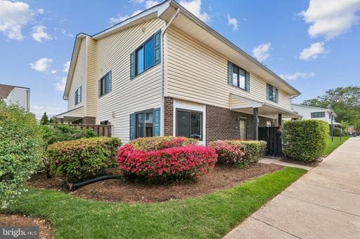 9017 Sandalwood Dr, Manassas, VA 20110-5751, United States - Photo 1