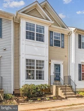371 SNYDER LANE - Photo 1