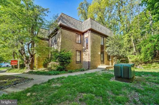 2974 Borge St, Oakton, VA 22124-2521, United States - Photo 1