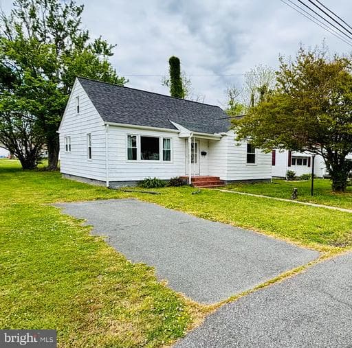 319 SHEPHERD AVENUE - Photo 1