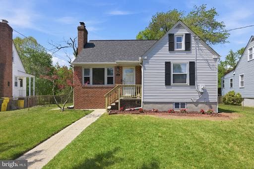 708 GLENVIEW AVENUE - Photo 1