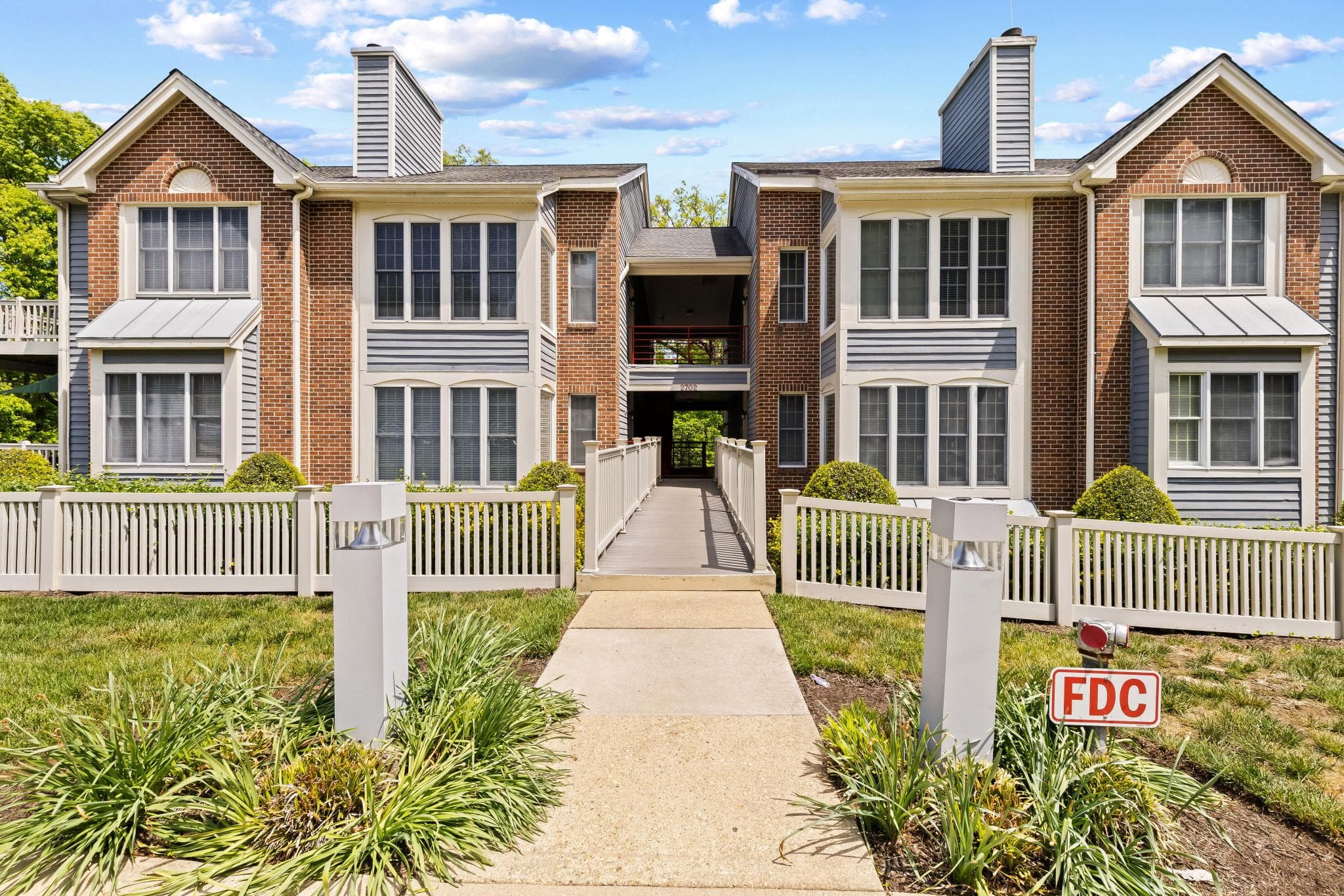 2702 SUMMERVIEW WAY 103 - Photo 1
