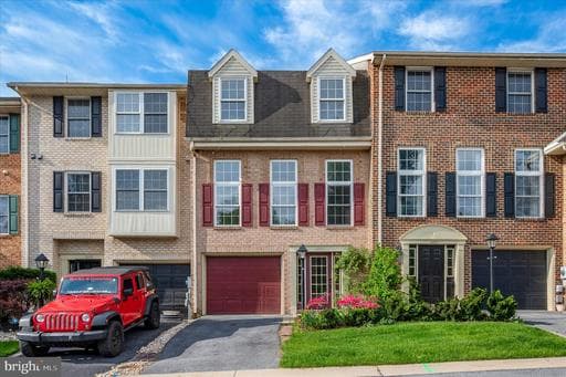 1261 LINDSAY LANE