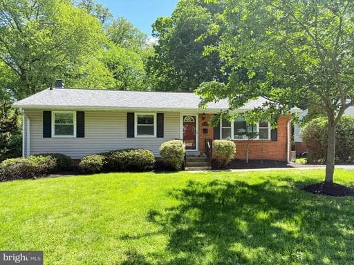 100 James Dr SW, Vienna, VA 22180-6712, United States - Photo 1