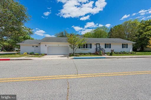 14106 DERRICKSON AVENUE - Photo 1