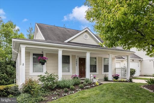 1007 PARADE LANE - Photo 1