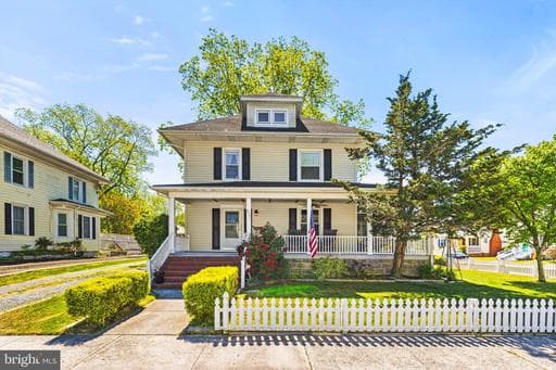 213 6TH STREET - Photo 1