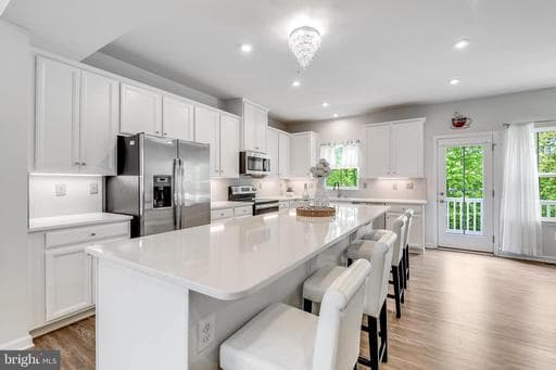 564 KATHERINE AVENUE - Photo 1