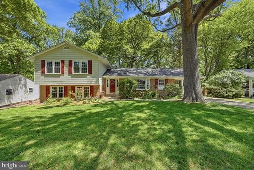 2327 Riviera Dr, Vienna, VA 22181-3117, United States - Photo 1