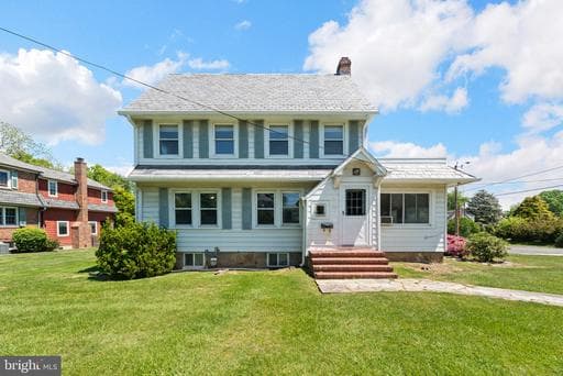 115 HILTON AVENUE - Photo 1
