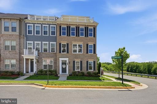 1957 GREENBRIAR HALL ROAD - Photo 1
