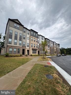 45948 Swallow Ter, Sterling, VA 20165-5890, United States - Photo 1