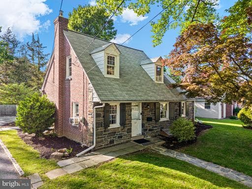 56 N BROOKSIDE RD - Photo 1