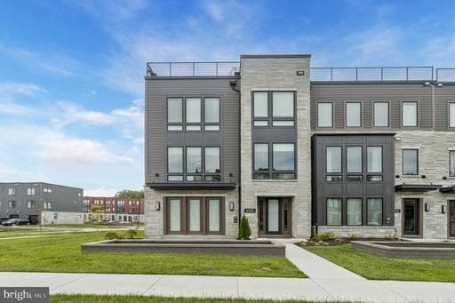 6930 SILVER LINDEN ST - Photo 1