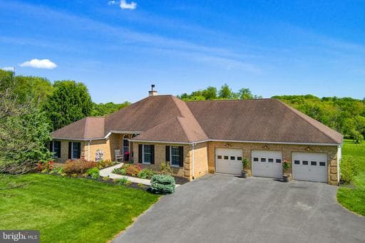 6111 EMERALD LANE - Photo 1