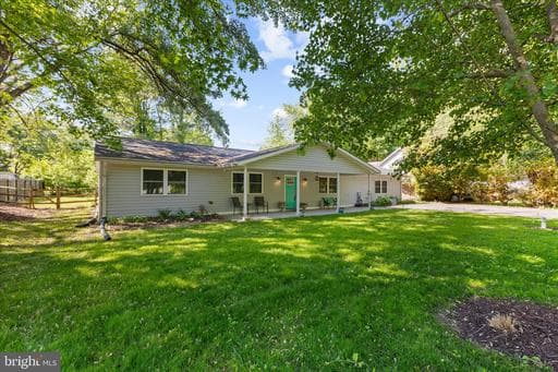 1906 STEVENS DRIVE - Photo 1