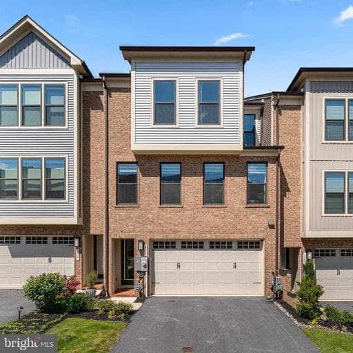 232 HICKORY HOLLOW COURT - Photo 1