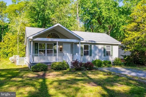 54 CAMELOT CIRCLE - Photo 1