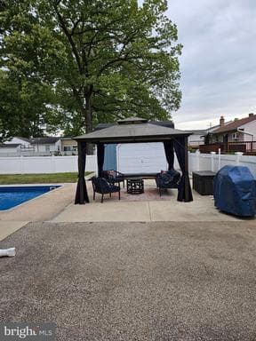 7947 Roxbury Dr, Glen Burnie, MD 21061-6281, United States - Photo 1