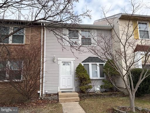 30 GUINEVERE COURT - Photo 1