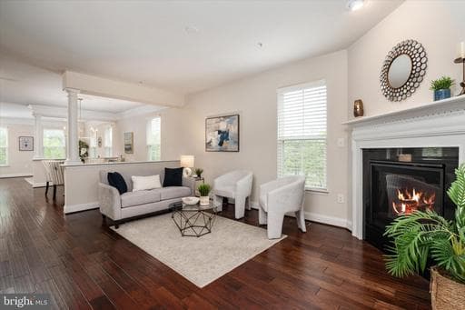 713 SKIPPERS LANE - Photo 1