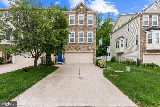 232 MOHEGAN DRIVE - Photo 1