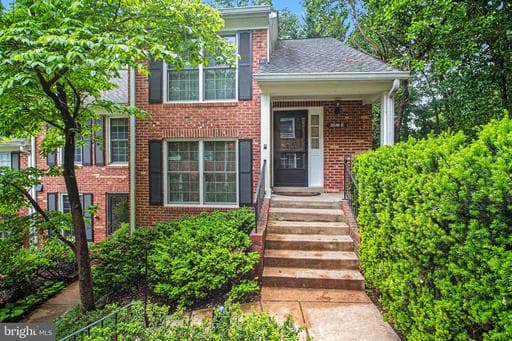 2536 S WALTER REED DRIVE E - Photo 1