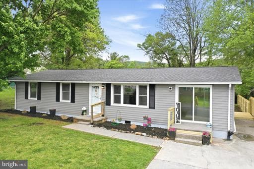 118 McClendon Dr, Front Royal, VA 22630-2212, United States - Photo 1