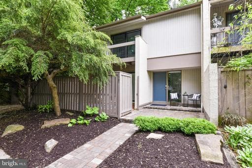 11701 NEWBRIDGE COURT - Photo 1