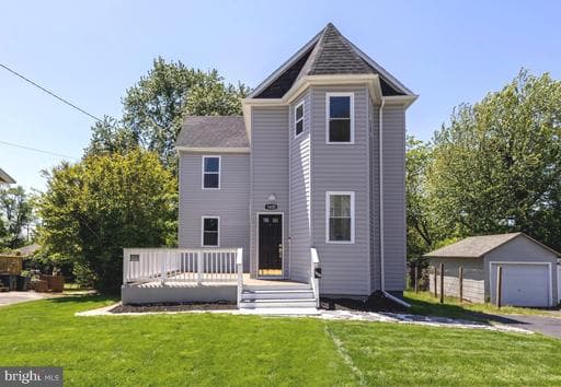 1820 ARBUTUS AVENUE - Photo 1
