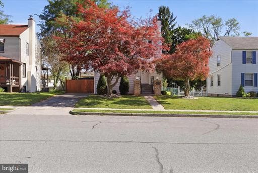 1112 FAIRVIEW ROAD - Photo 1
