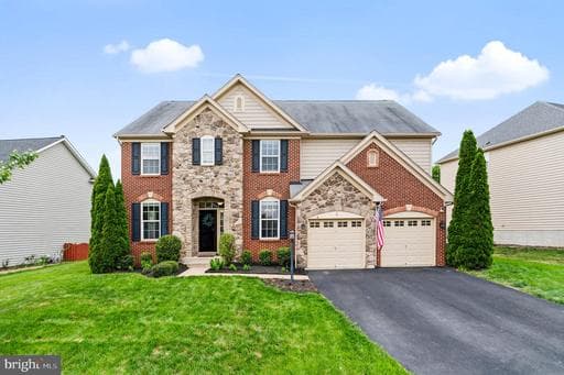 8 BRADBURY WAY - Photo 1