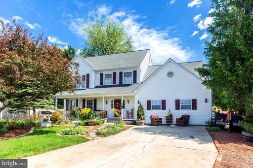697 GARDEN COURT - Photo 1