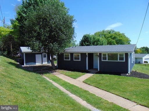909 OAK STREET - Photo 1