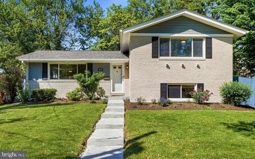 2405 LILLIAN DRIVE - Photo 1